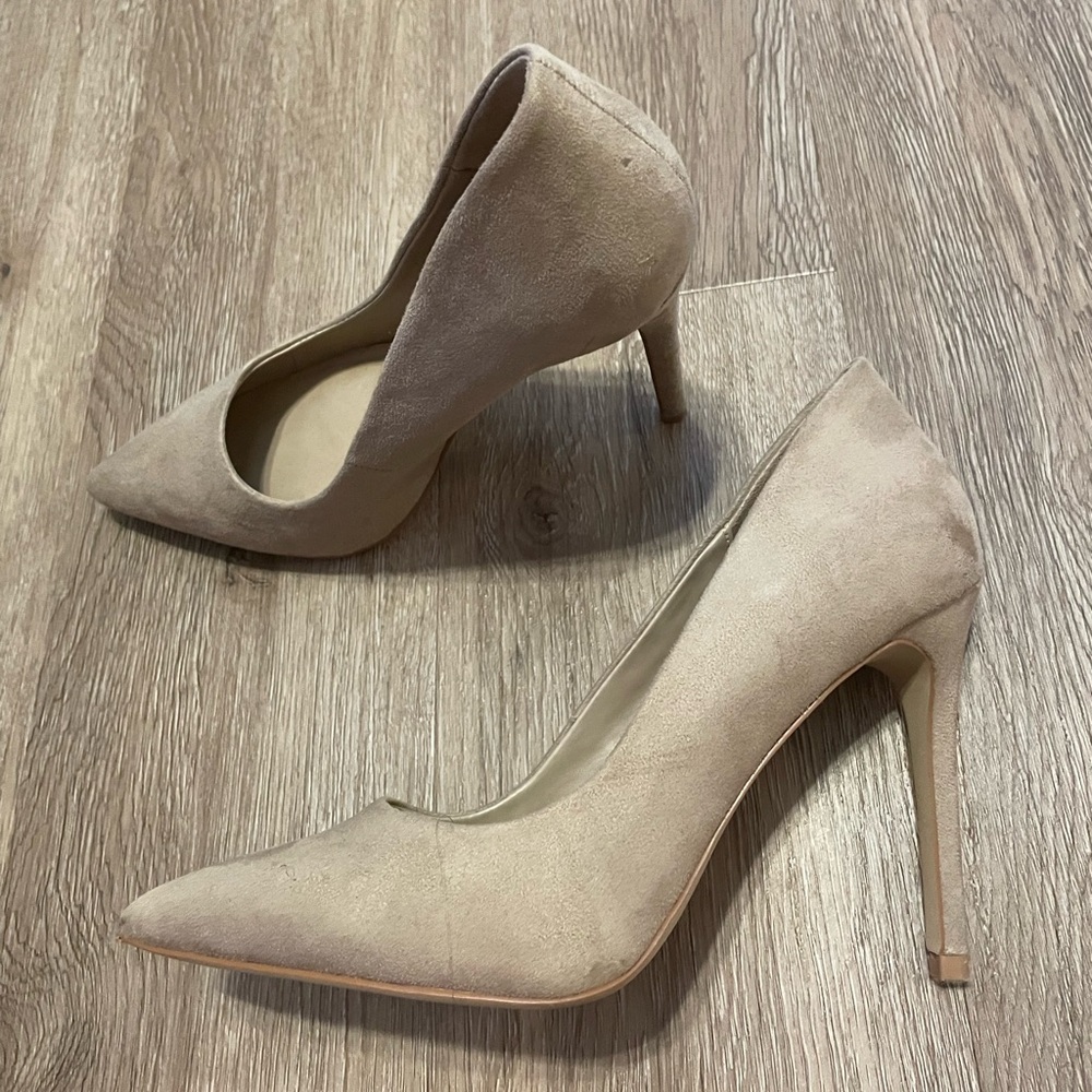 💔 Tan Suede Heels